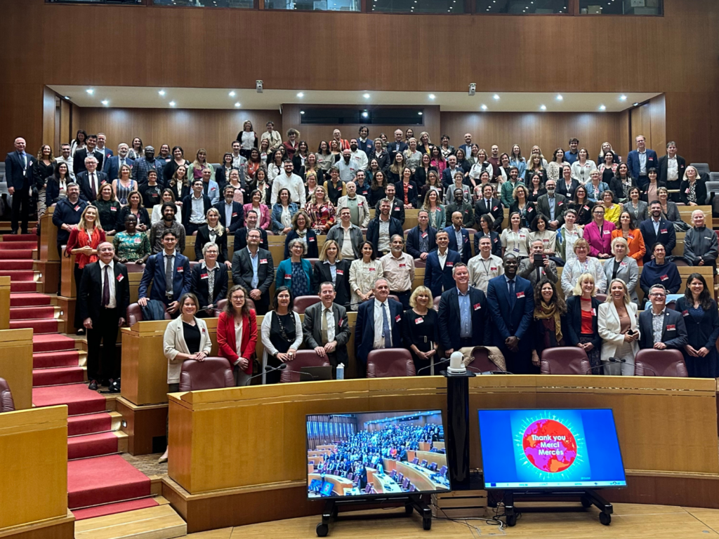 The group of 200+ participants posing for a photo group at the main room at the Région Occitanie Hotel, Toulouse on September 17 2024