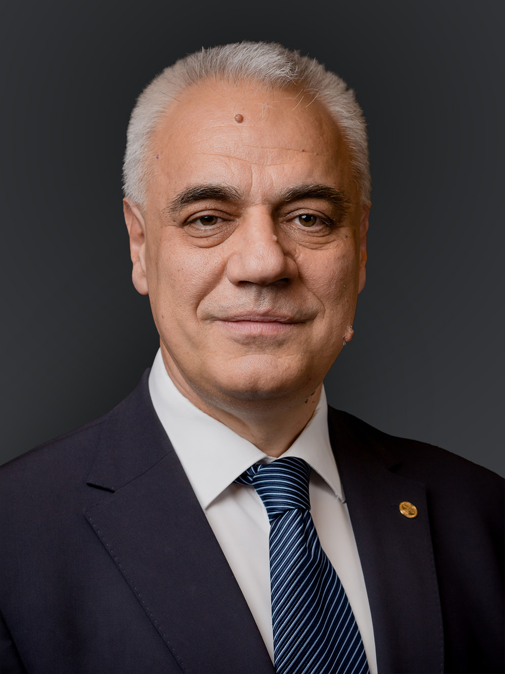 Profile picture of Prof. Lénárd Darázs, rector of ELTE