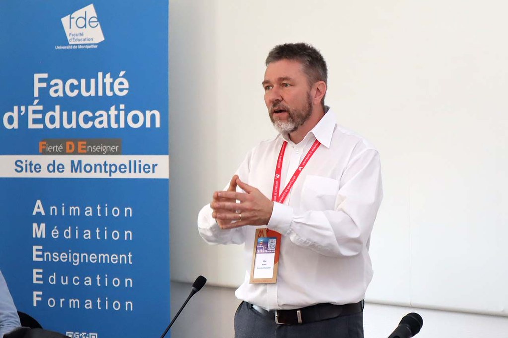 Speaker presenting during a workshop session at the Faculty of Education, Université de Montpellier.