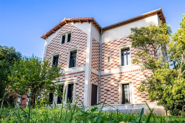 Outside-villa-2-scaled